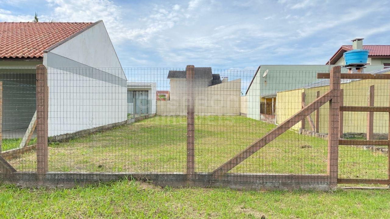 Terreno Amplo a Poucos Passos da Praia em Âncora, Arroio do Sal