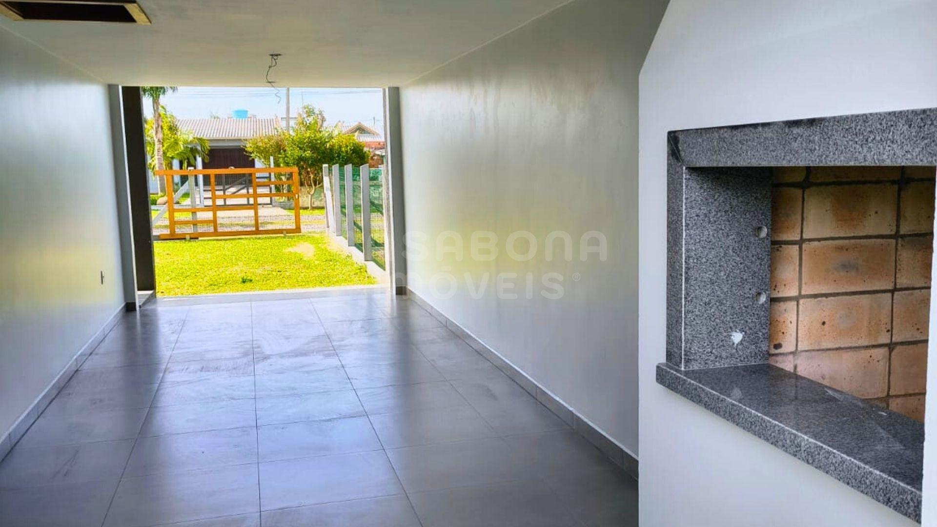 Casa moderna com amplo terreno duplo em Arroio do Sal