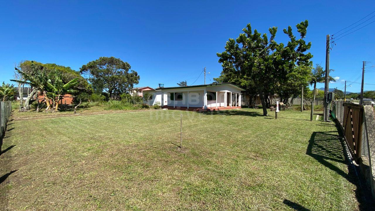 Refúgio à Beira-Mar: Linda Residência no Balneário Figueirinha