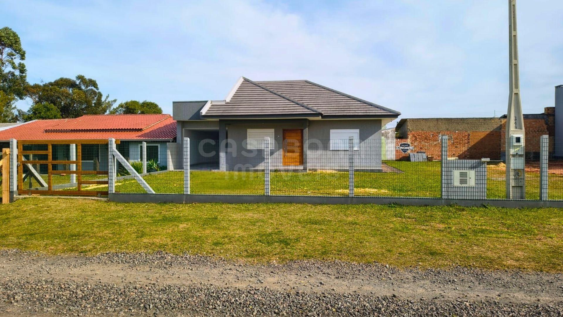 Casa moderna com amplo terreno duplo em Arroio do Sal