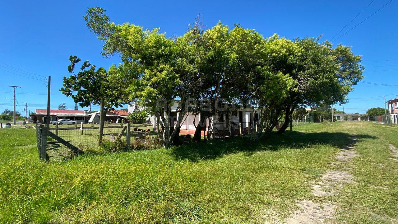 Refúgio à Beira-Mar: Linda Residência no Balneário Figueirinha