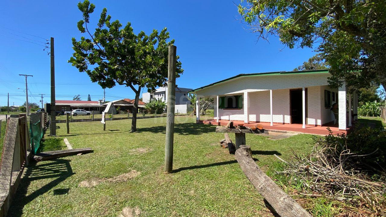Refúgio à Beira-Mar: Linda Residência no Balneário Figueirinha