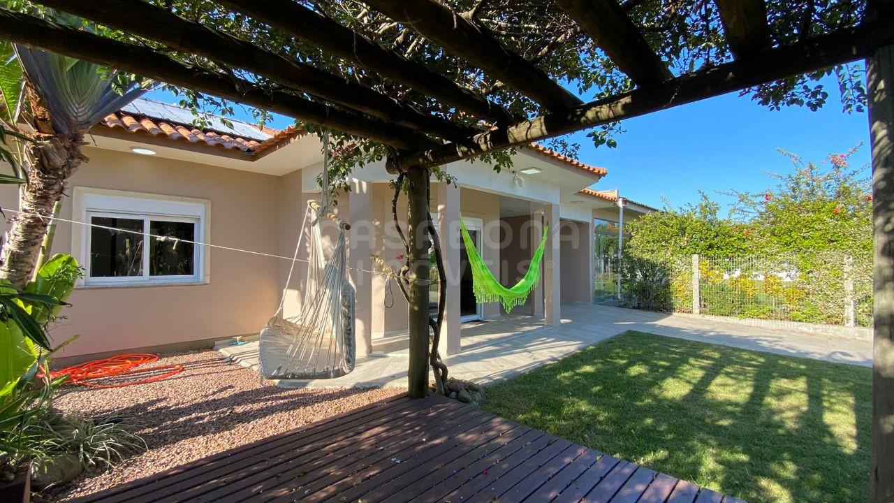 Casa Mobiliada com Piscina a 500m da Praia no Bairro Vista Alegre