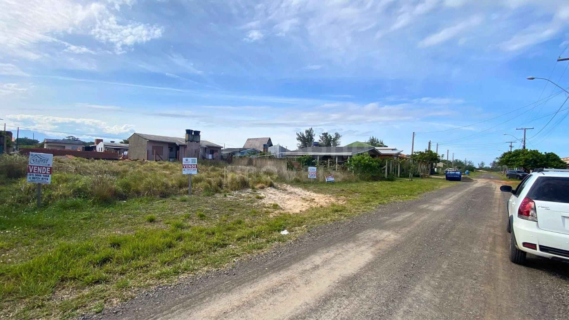 Terreno amplo a apenas 400m do mar em Arroio do Sal!