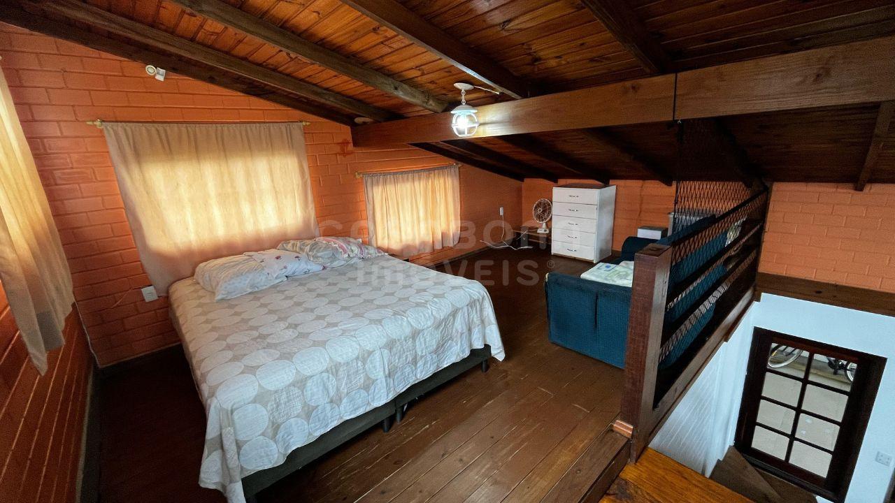 Casa de Esquina Mobiliada no Centro de Arroio do Sal – A 490m da Praia