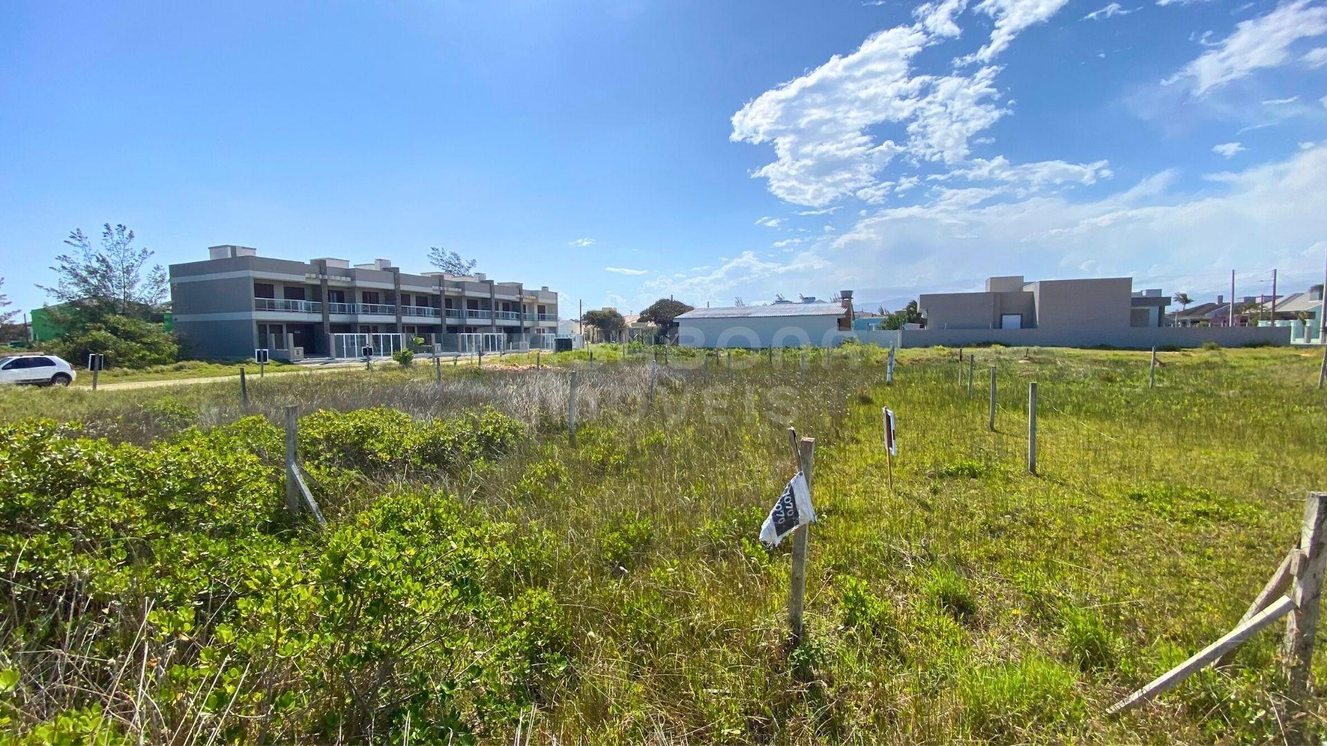 Terreno de Esquina 10 x 28,30 no Balneário Figueirinha – Posição Solar Leste e Potencial Exclusivo