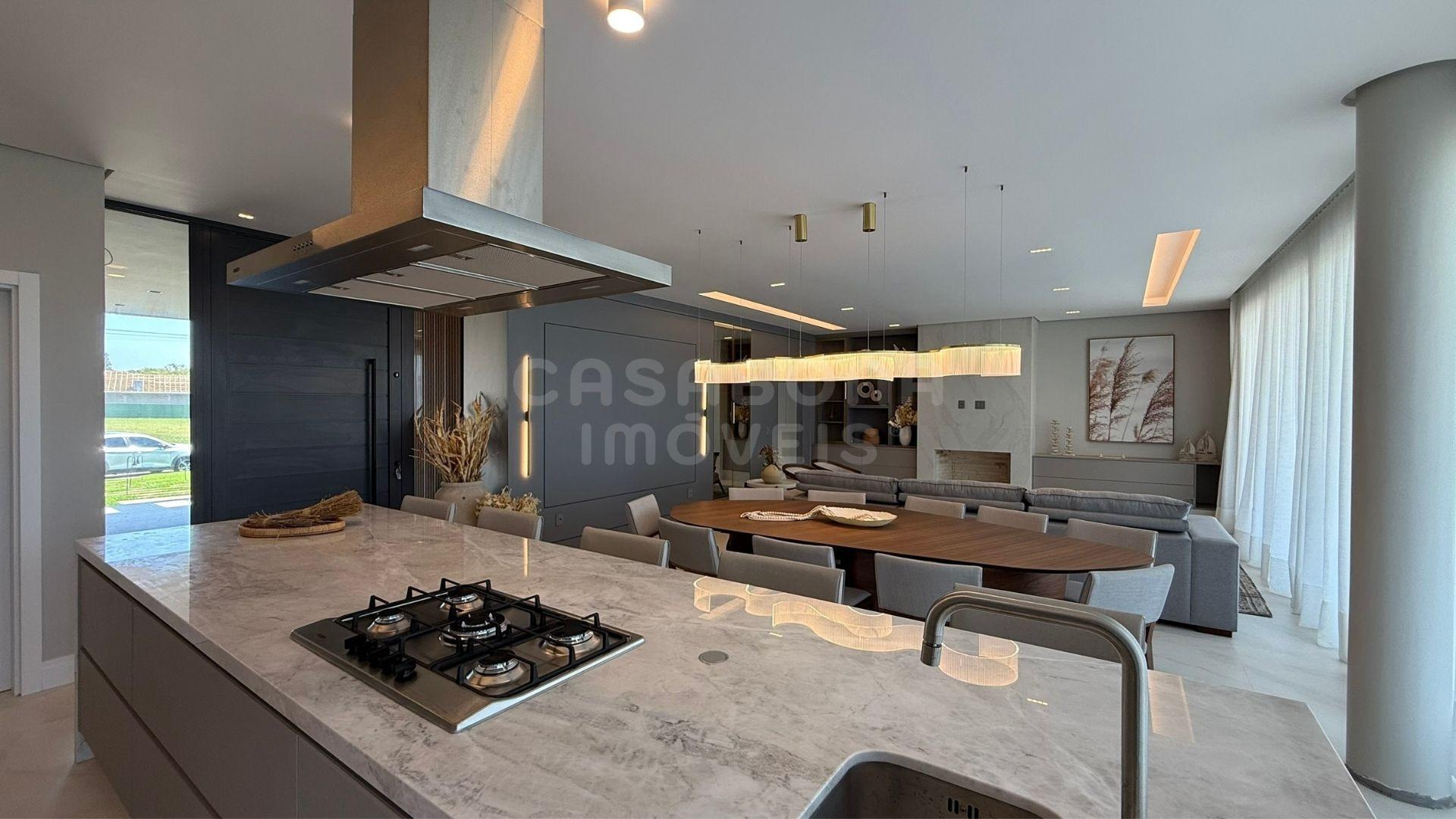 Sobrado Luxuoso em Condomínio Fechado - Torres