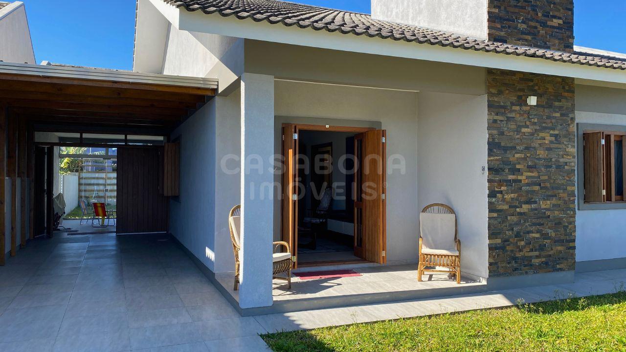 Casa à Venda em Arroio do Sal - Bairro São Pedro, Próxima à Praia