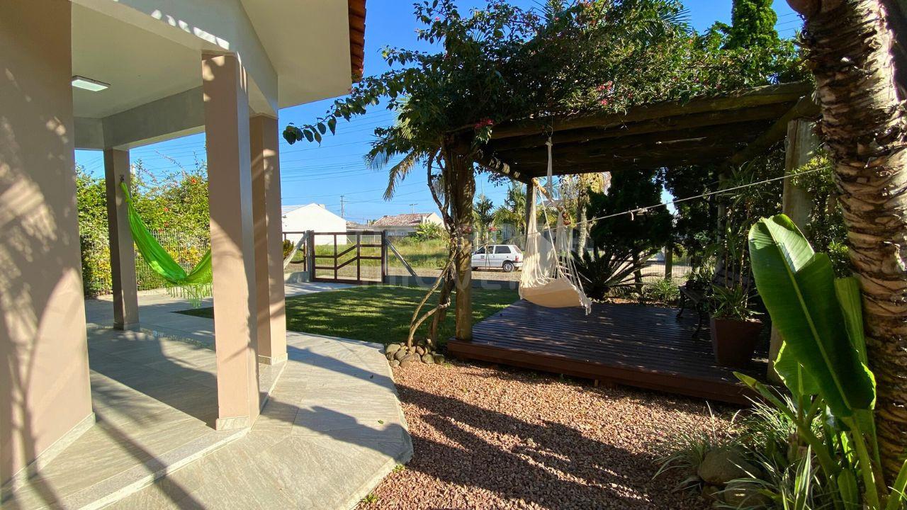 Casa Mobiliada com Piscina a 500m da Praia no Bairro Vista Alegre