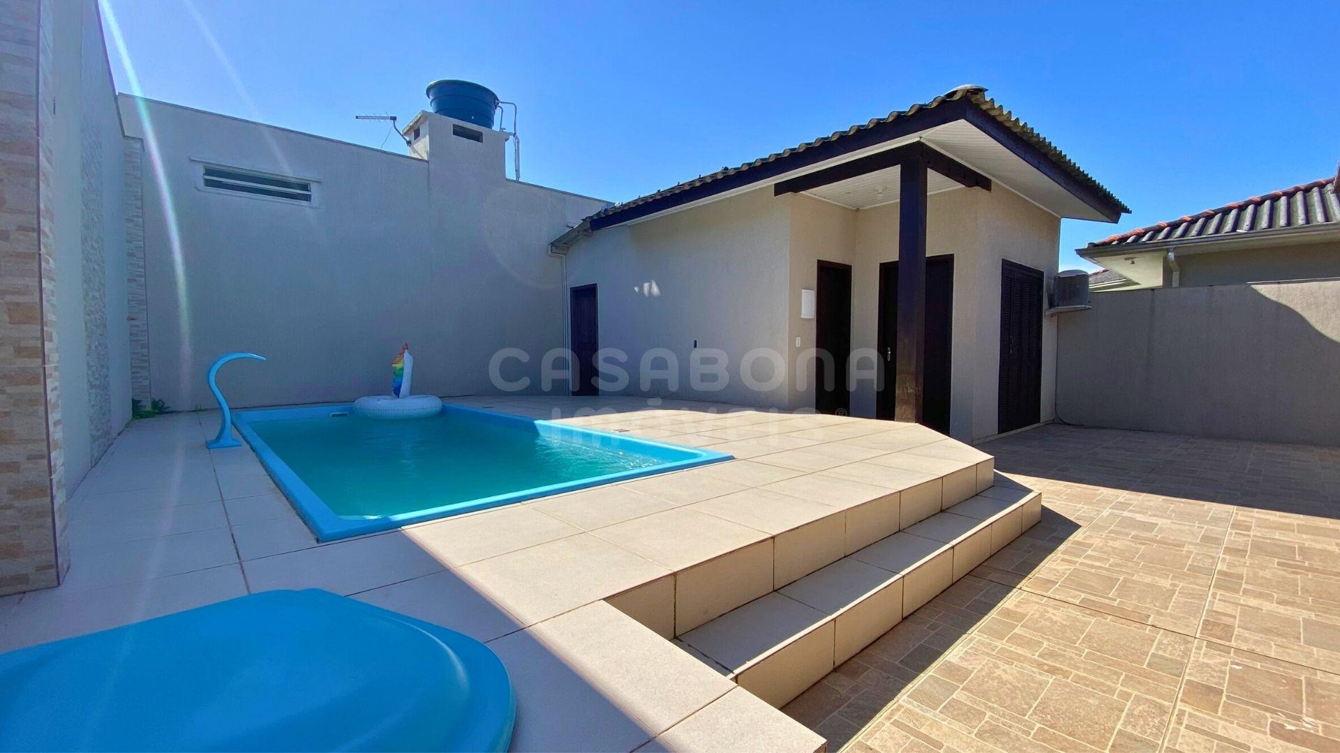 Casa moderna com piscina e quiosque no bairro Verde Mar em Arroio do Sal