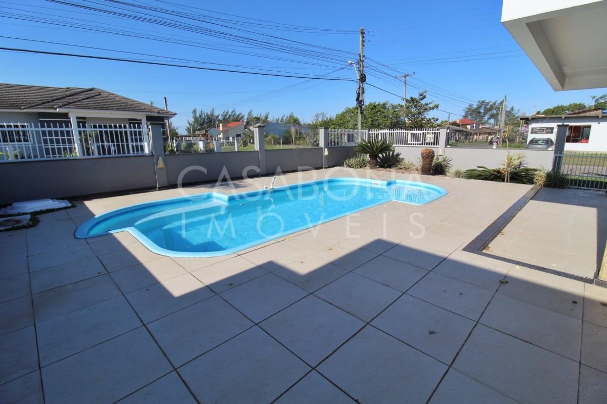 Viva o Sonho à Beira-Mar: Casa Incrível a Poucos Passos do Oceano