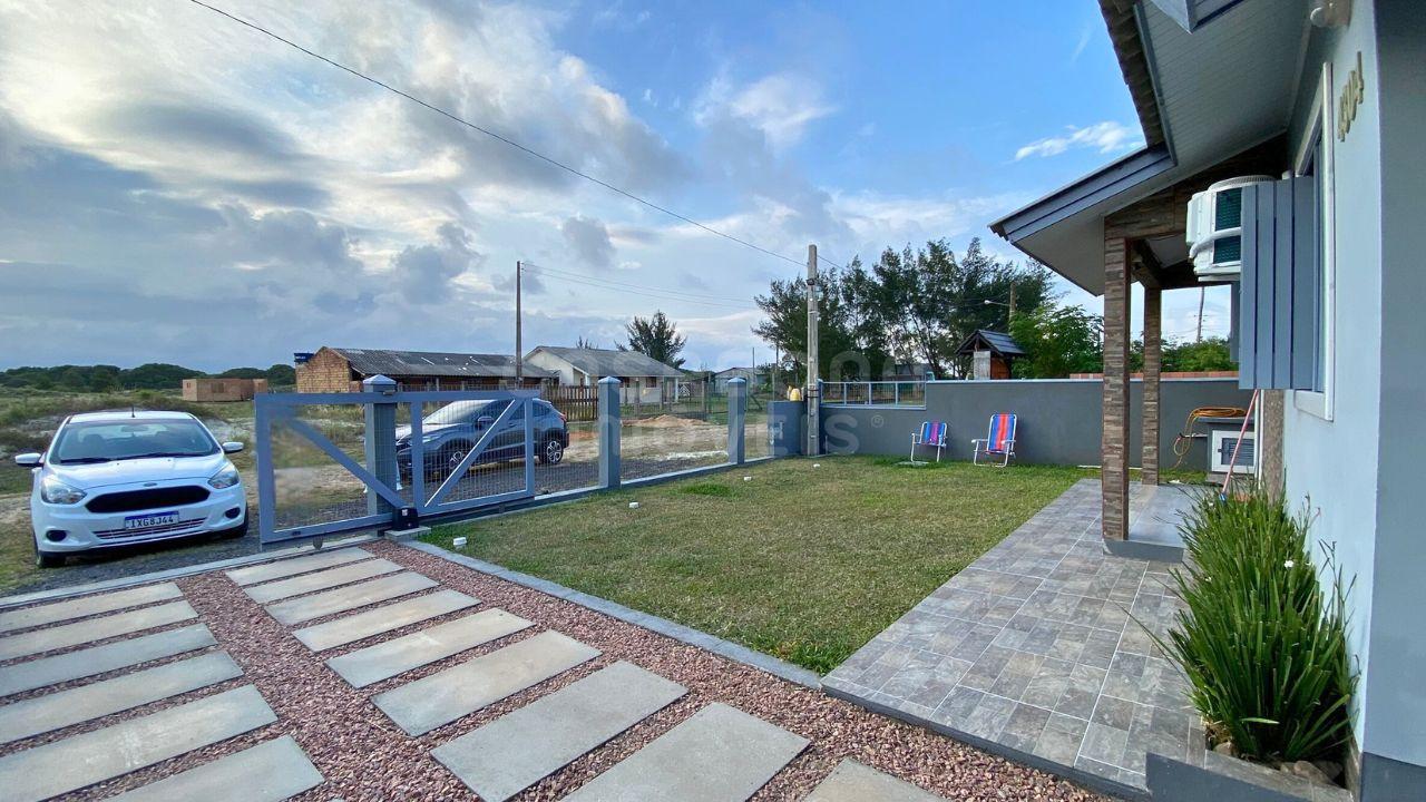 Casa à Venda em Arroio do Sal - Bairro Alfa: 450 Metros do Mar