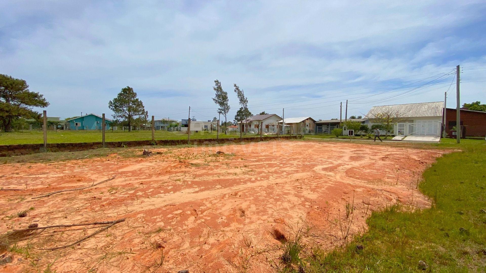 Terreno Plano e Bem Localizado no Bairro Paraíso em Torres