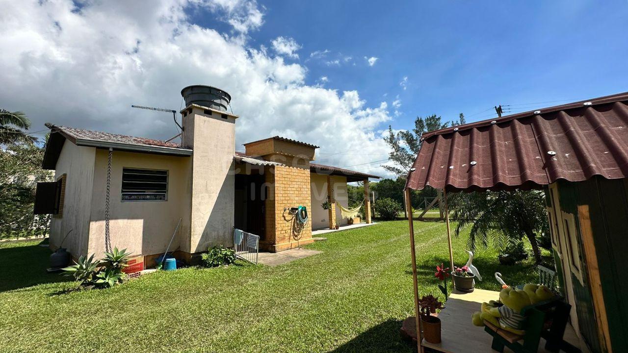 Ótima Oportunidade em Arroio do Sal: Duas Casas em Terreno Amplo