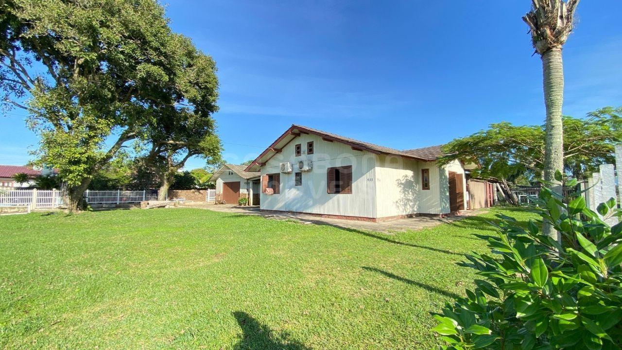 Casa Espaçosa em Bismar, Arroio do Sal: Conforto e Proximidade