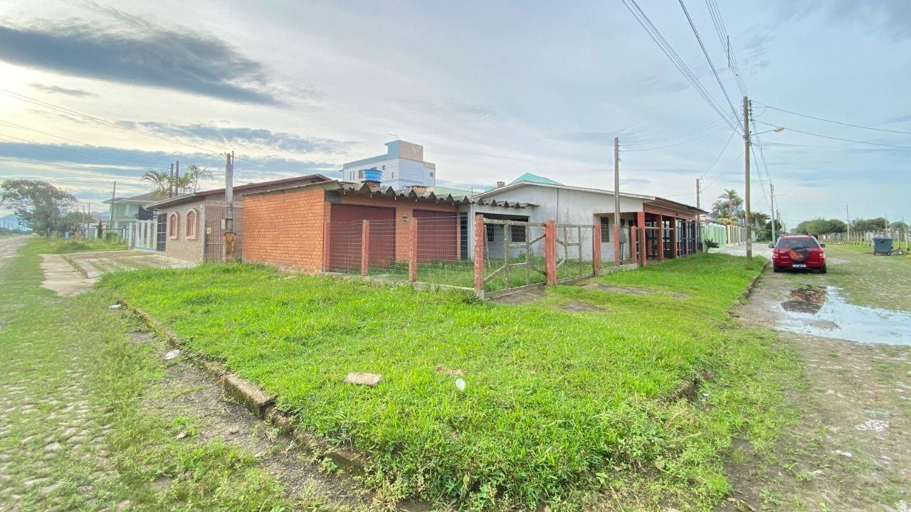 Oportunidade de Investimento em Arroio do Sal: Duplex para Renovação em Areias Brancas