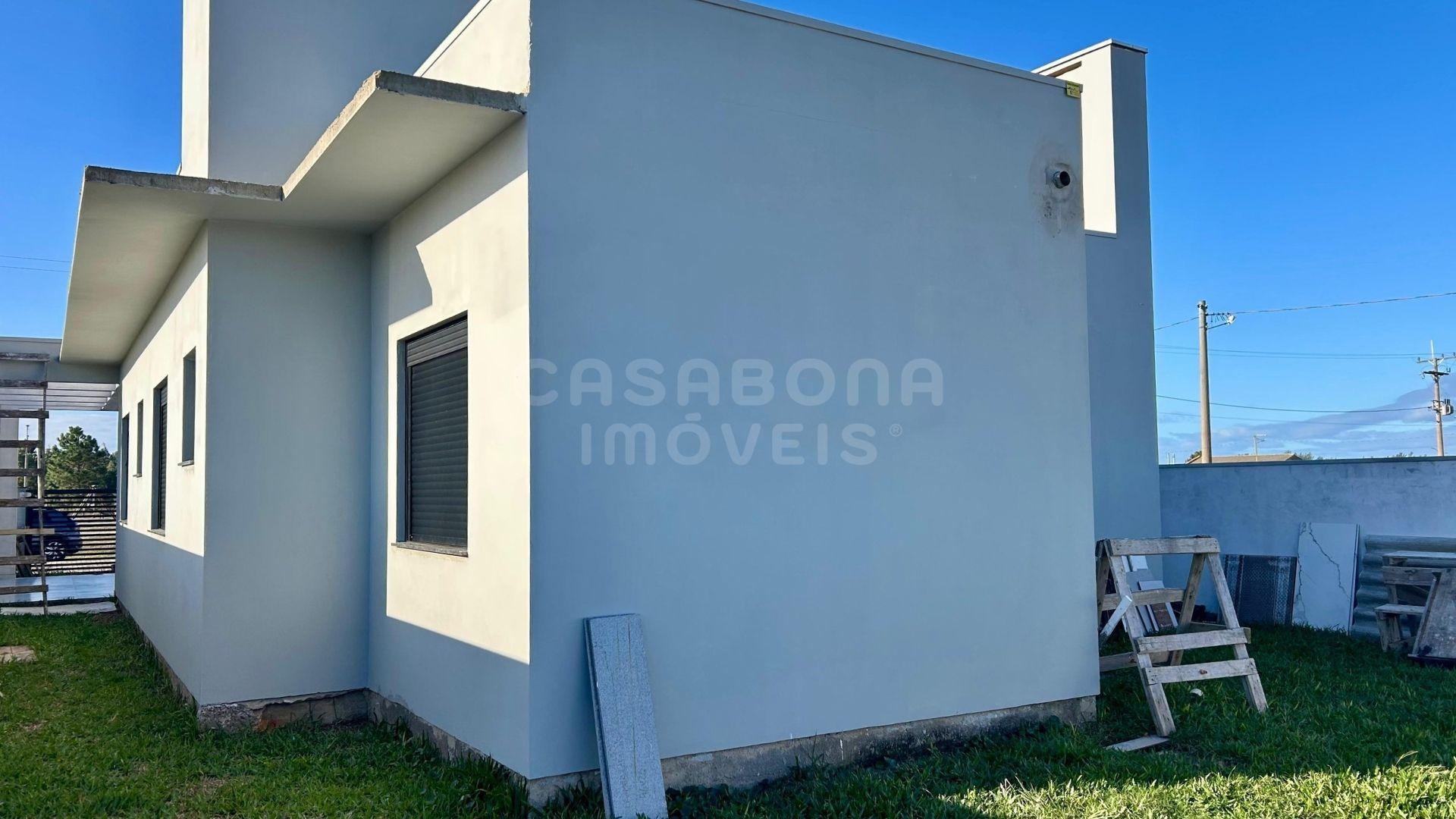 Casa moderna com suíte e lareira a apenas 600m do mar em Arroio do Sal