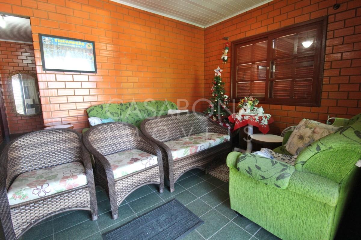 Residência Encantadora em Tijolo à Vista: Amplo Pátio e Proximidade do Mar