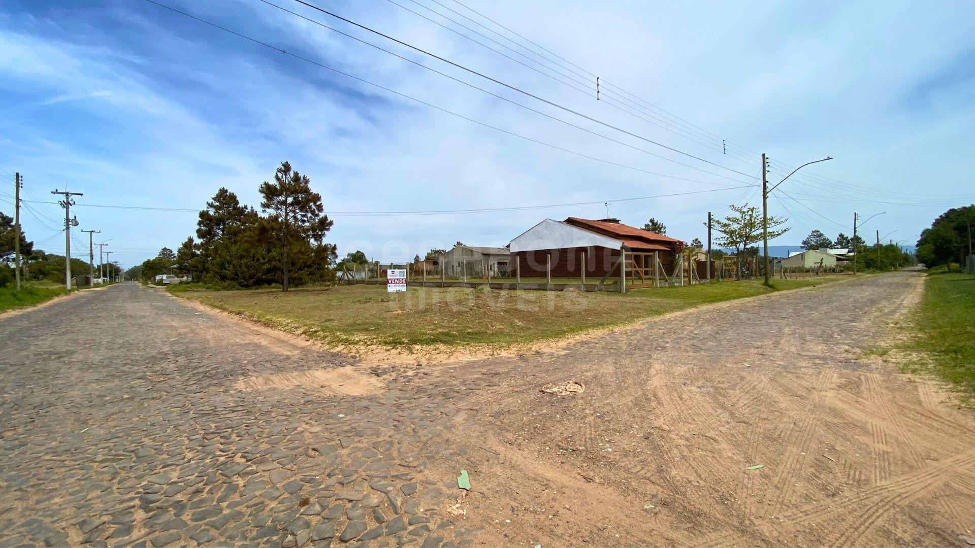 Terreno de Esquina com Posição Solar Norte no Bairro Paraíso em Torres