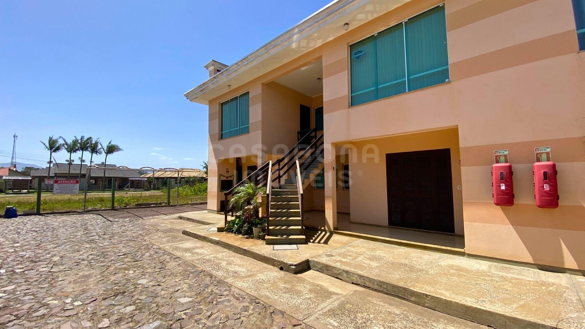 Apartamento semimobiliado com churrasqueira em Arroio do Sal Sul