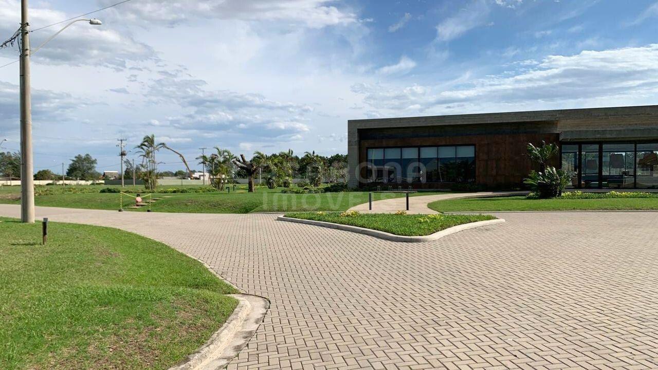 Terreno Exclusivo em Condomínio Fechado com Piscina e Áreas de Lazer