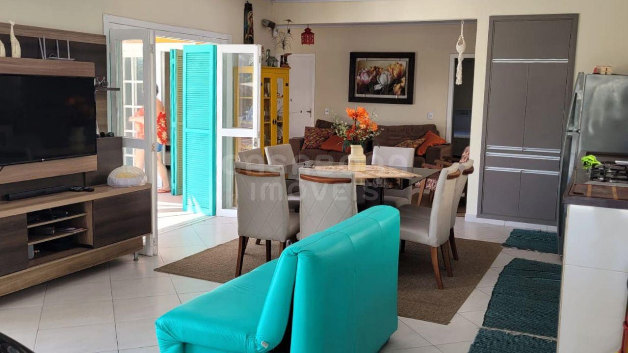 Aconchegante Casa de Esquina em Terra de Areia