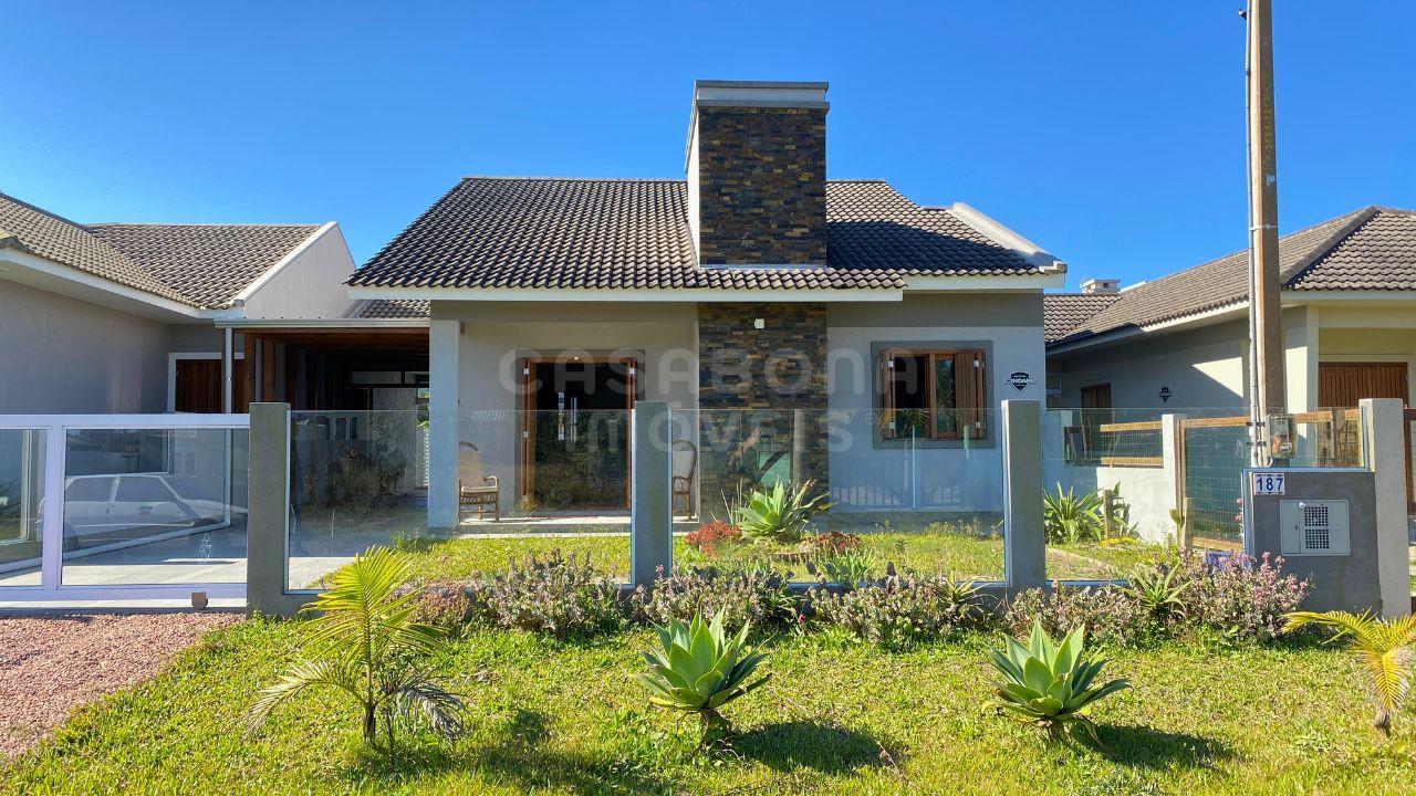 Casa à Venda em Arroio do Sal - Bairro São Pedro, Próxima à Praia
