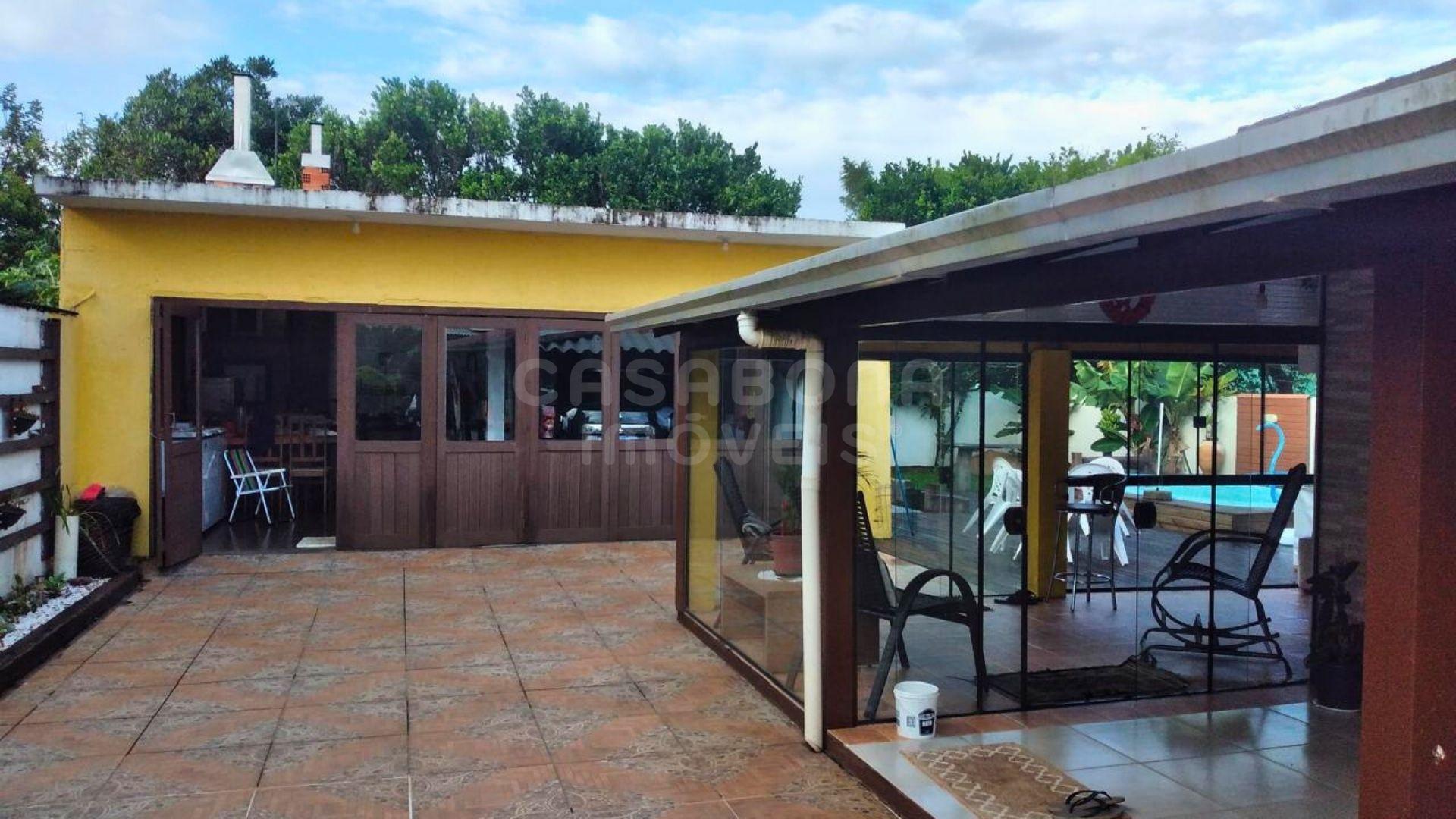 Casa com Amplo Espaço e Lazer em Arroio do Sal