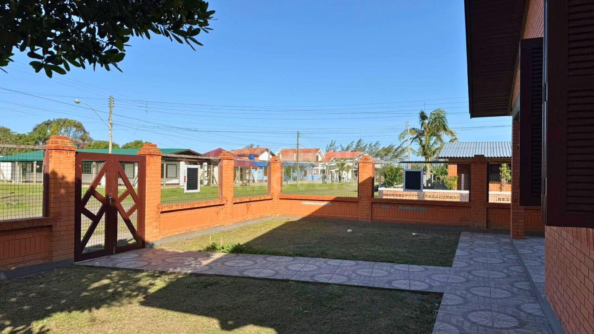 Casa de Esquina em Areias Brancas – Amplitude, Conforto e Localização Privilegiada