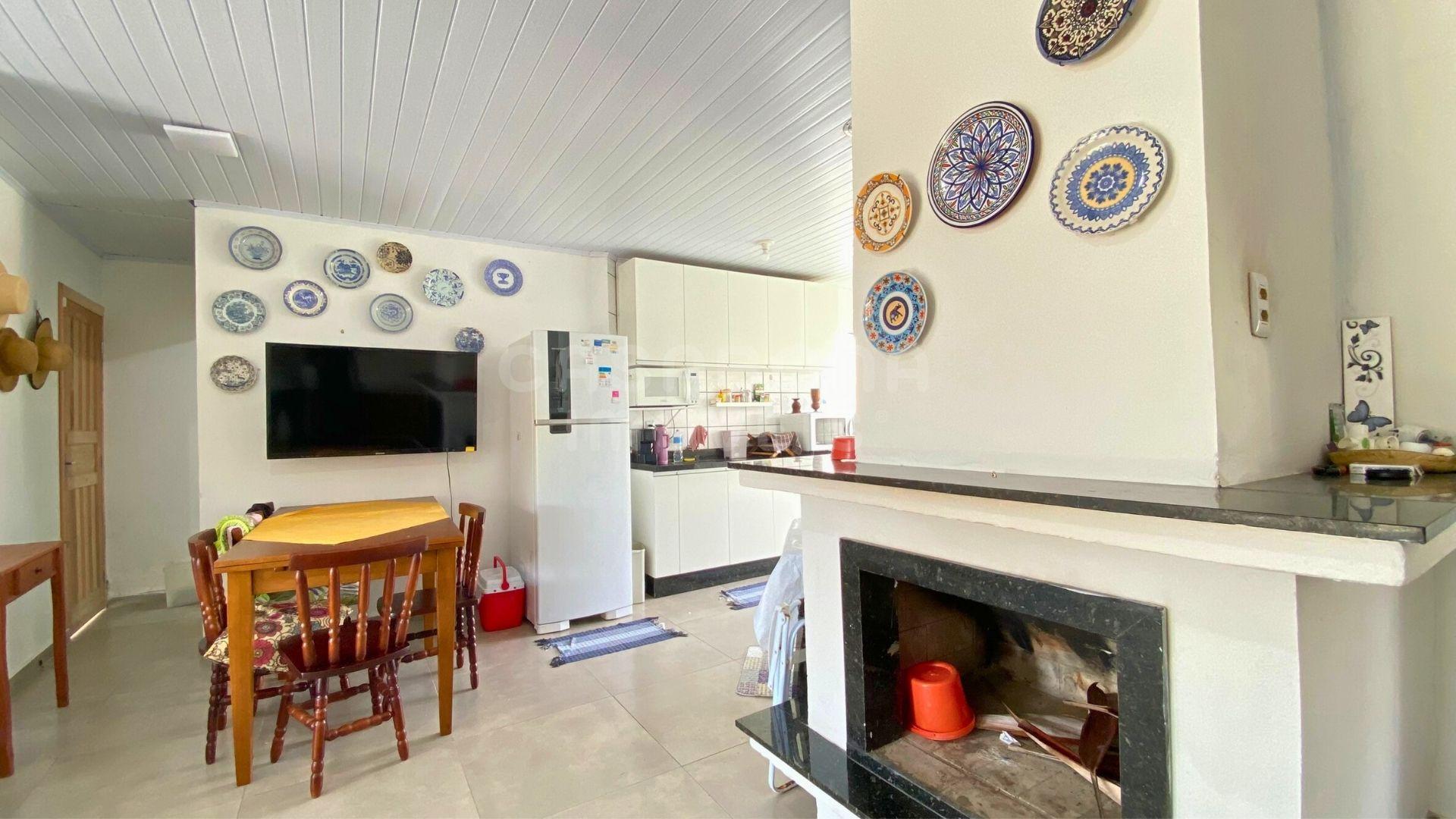 Casa com piscina a 100m do mar no Balneário Figueirinha