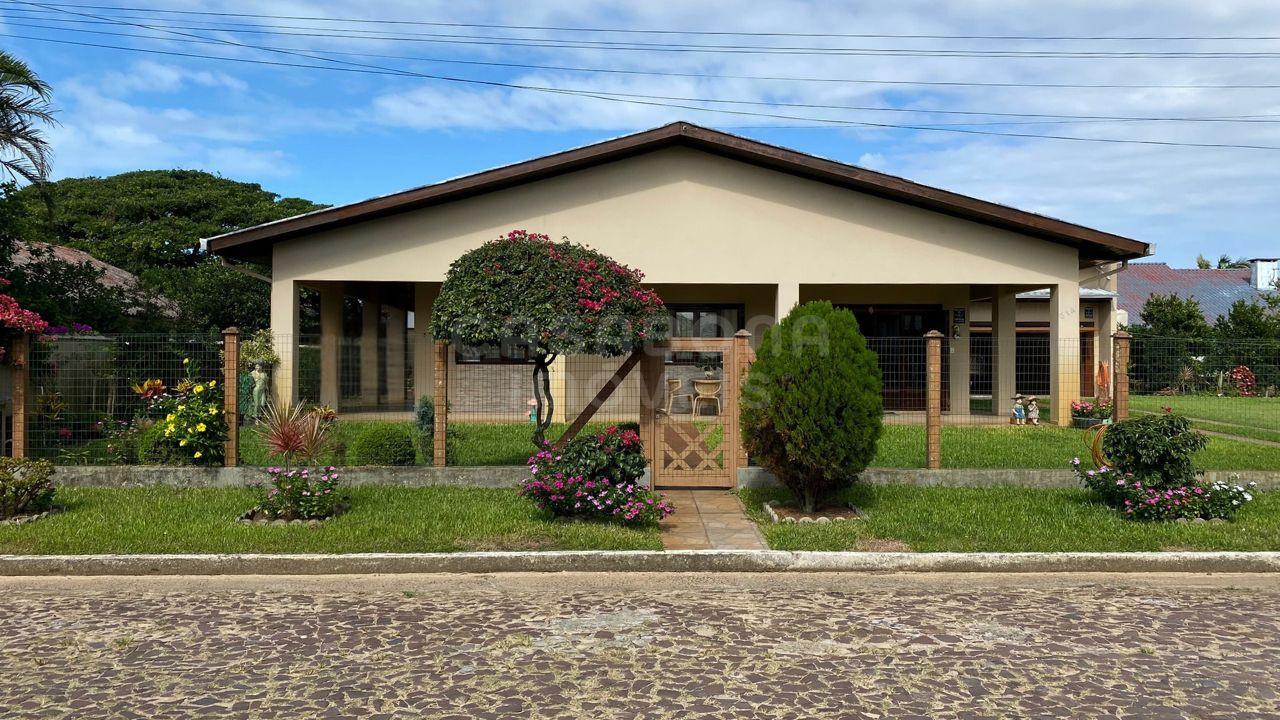 Excelente Casa à Venda em Torres - Bairro Paraíso