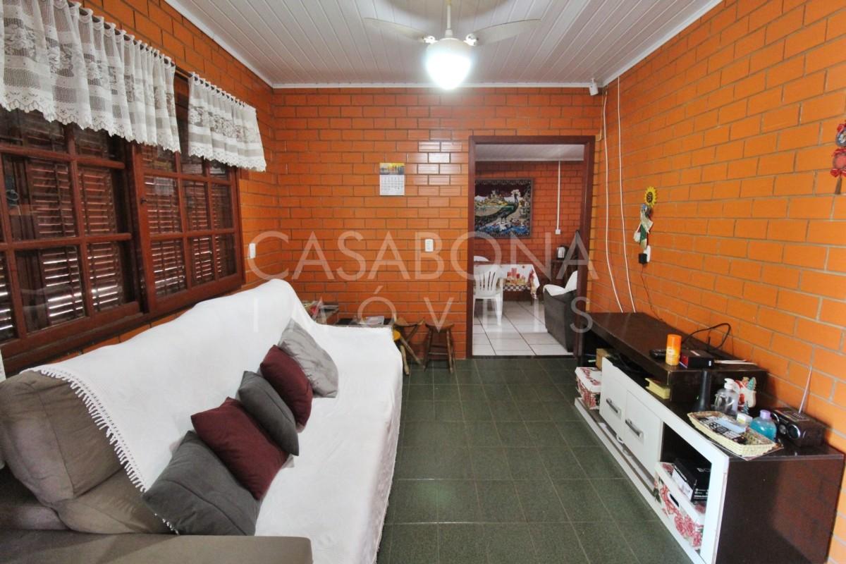 Residência Encantadora em Tijolo à Vista: Amplo Pátio e Proximidade do Mar