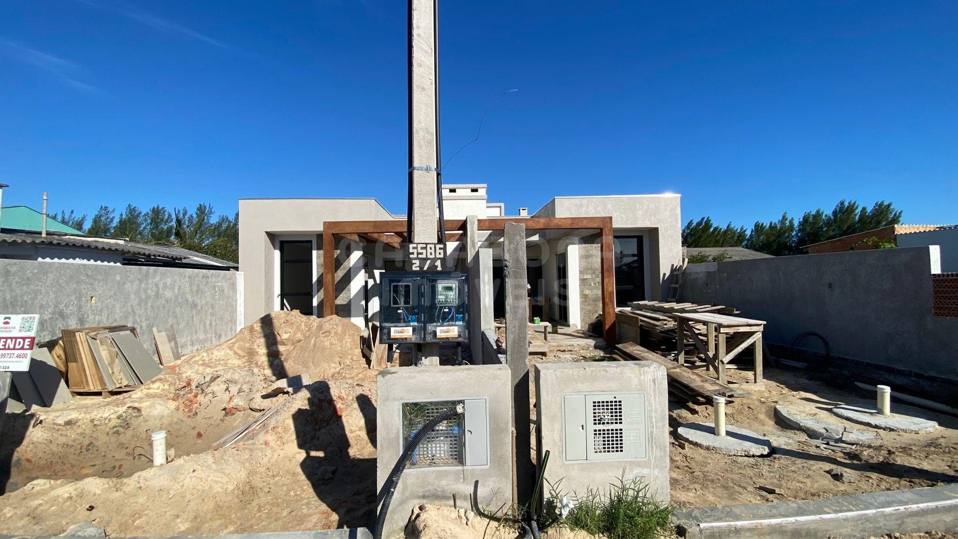 Casa Geminada em Arroio do Sal – Conforto e Lazer a 100 Metros do Mar