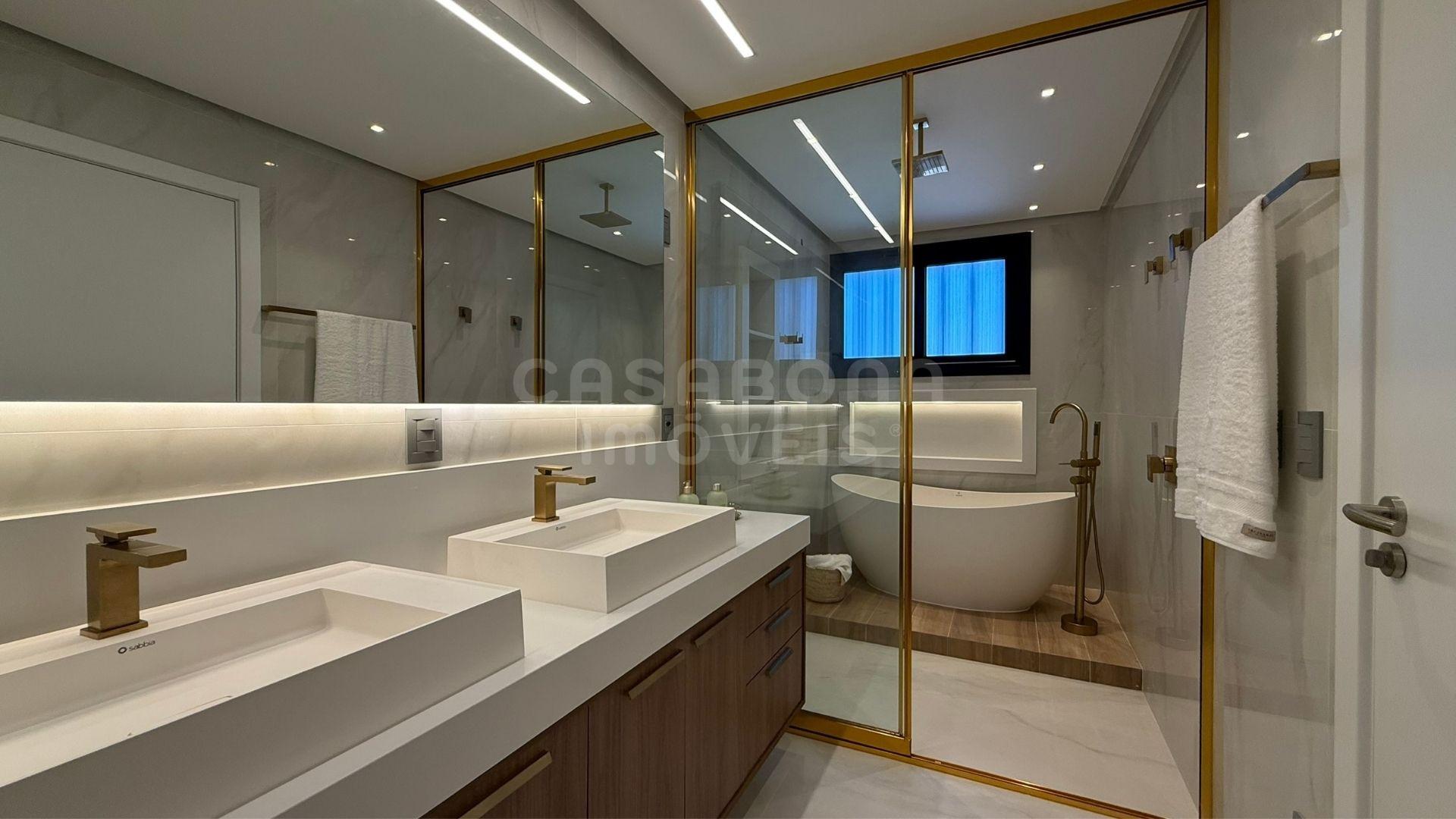 Sobrado Luxuoso em Condomínio Fechado - Torres