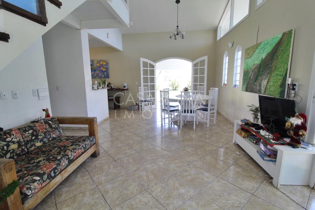 Encantadora Residência em 4 Lotes no Balneário Figueirinha