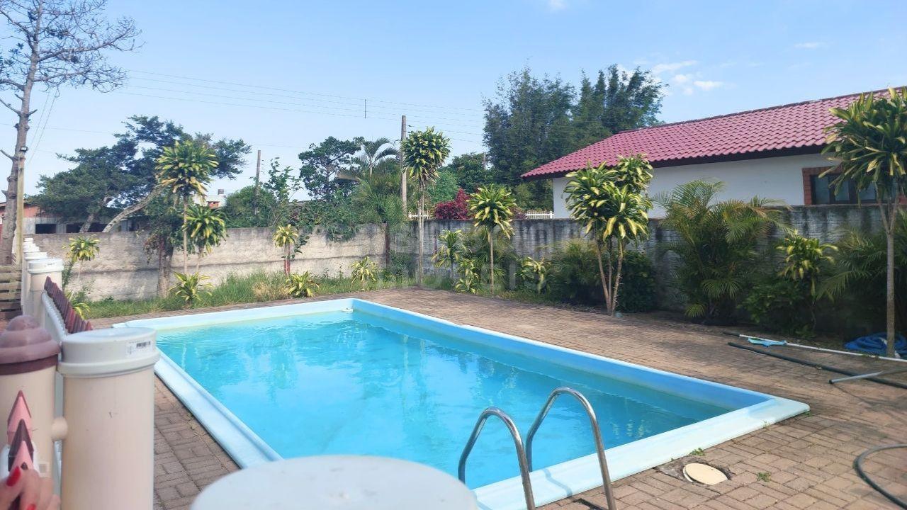 Casa Espaçosa em Bismar, Arroio do Sal: Conforto e Proximidade