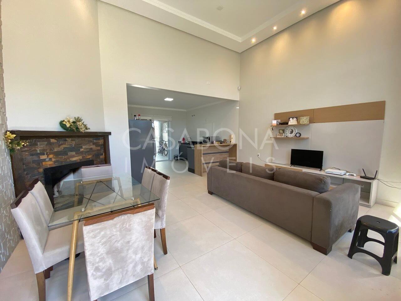 Refúgio à Beira-Mar: Residência Espaçosa no Balneário São Paulo