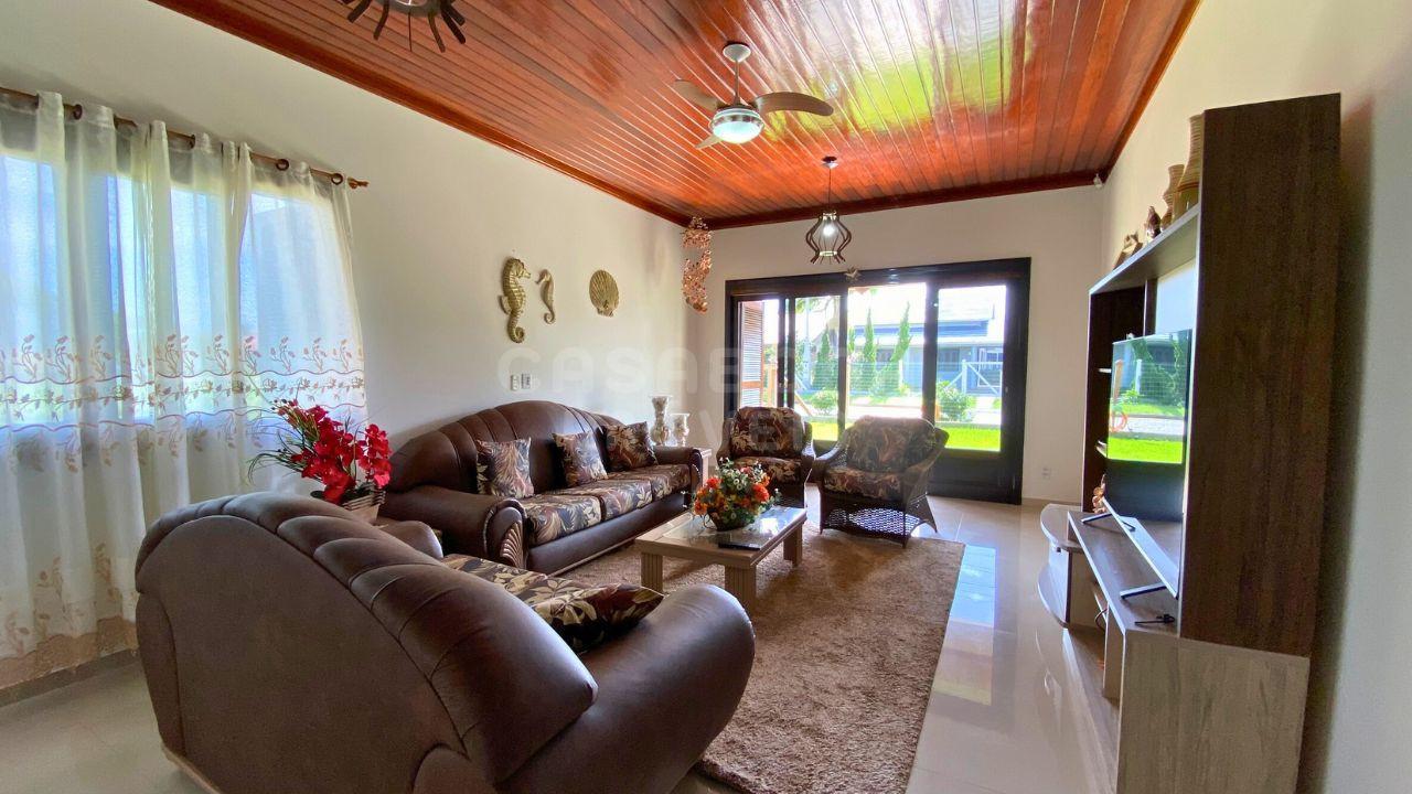 Excelente Casa à Venda em Torres - Bairro Paraíso