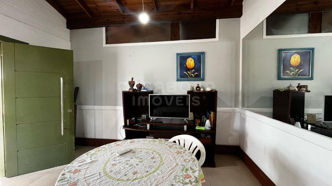 Casa de Esquina Mobiliada no Centro de Arroio do Sal – A 490m da Praia