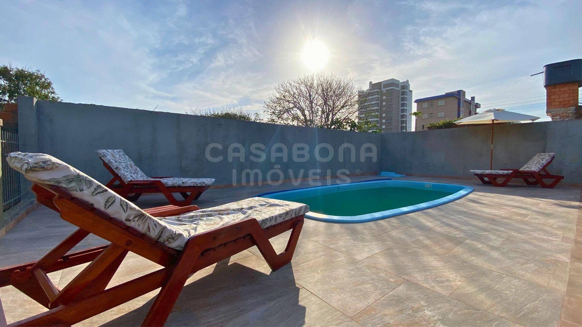 Casa com Piscina em Areias Brancas – Conforto e Lazer a Poucos Passos do Mar
