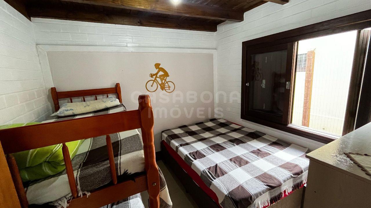 Casa de Esquina Mobiliada no Centro de Arroio do Sal – A 490m da Praia