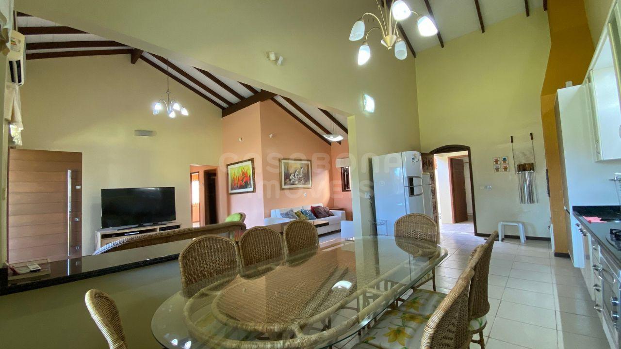 Casa de Esquina com Amplo Terreno e Piscina – Arroio do Sal