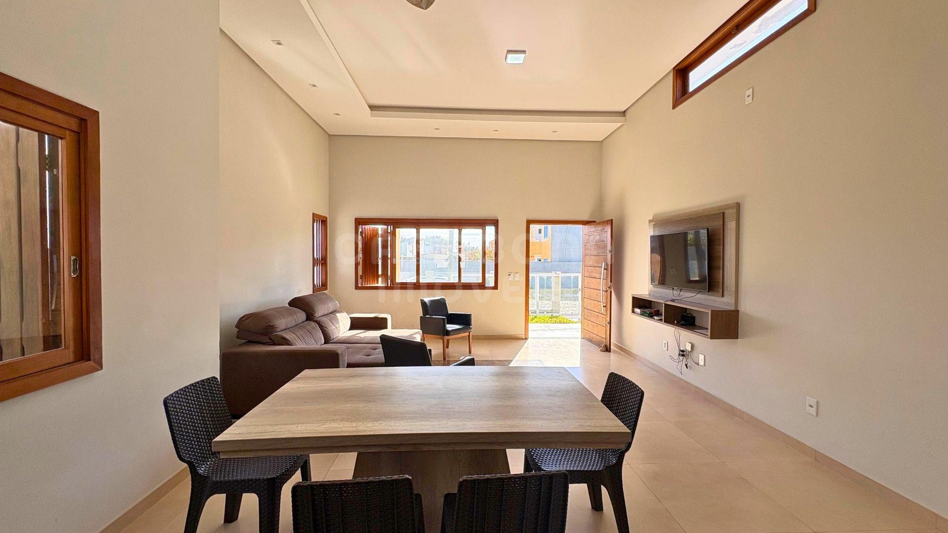 Casa Contemporânea a 80 Metros do Mar em Arroio do Sal