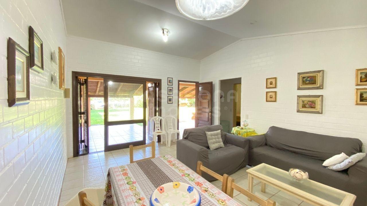 Refúgio à Beira-Mar: Linda Residência no Balneário Rondinha Nova