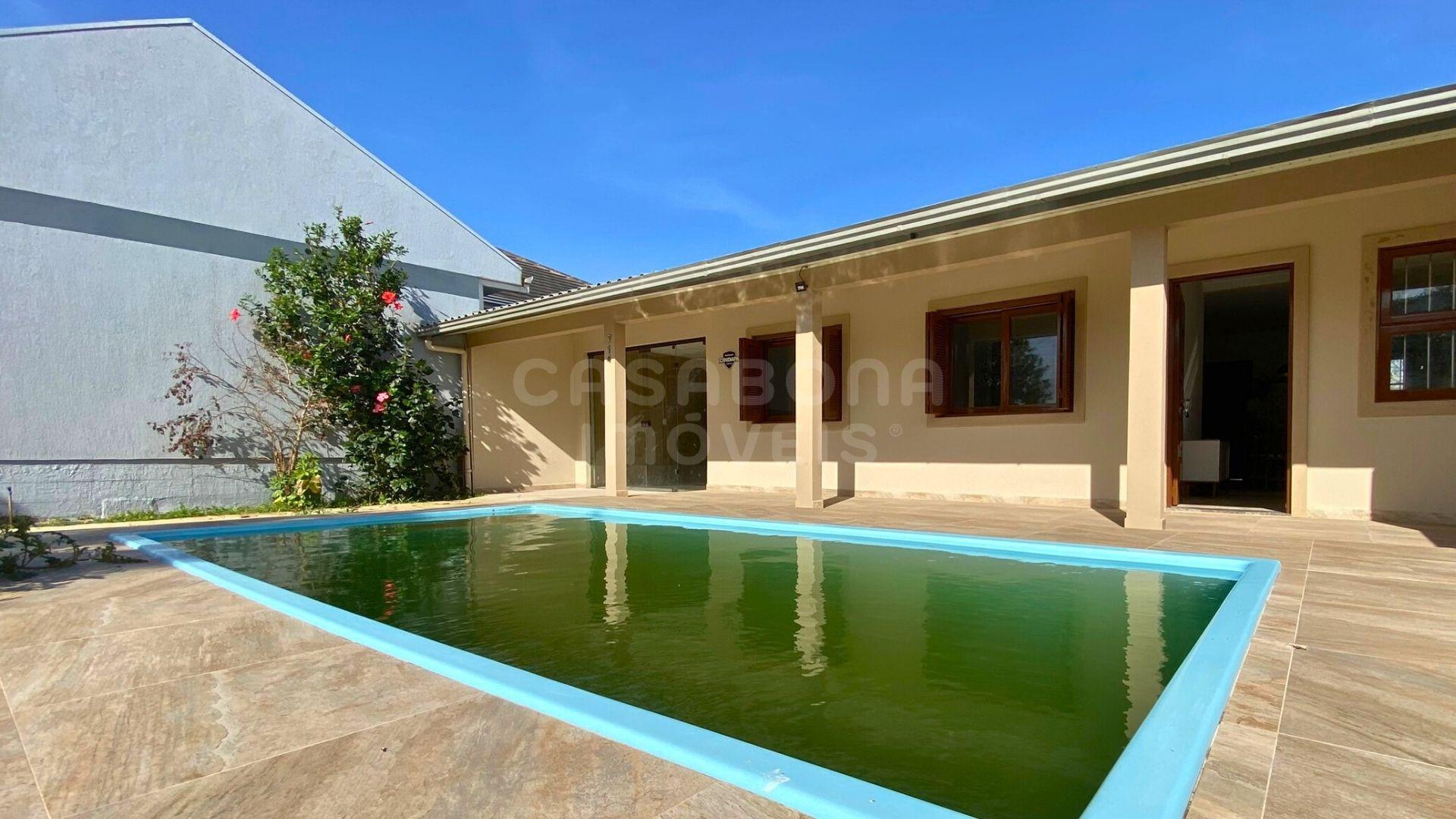 Casa térrea com piscina a apenas 200 metros do mar em Arroio do Sal Sul