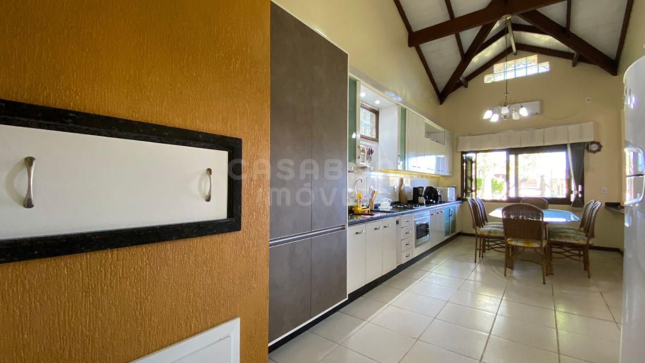 Casa de Esquina com Amplo Terreno e Piscina – Arroio do Sal