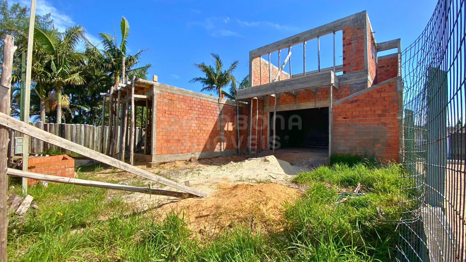 Casa à Venda em Arroio do Sal, Camboim - 3 Dormitórios com Vista para o Mar 