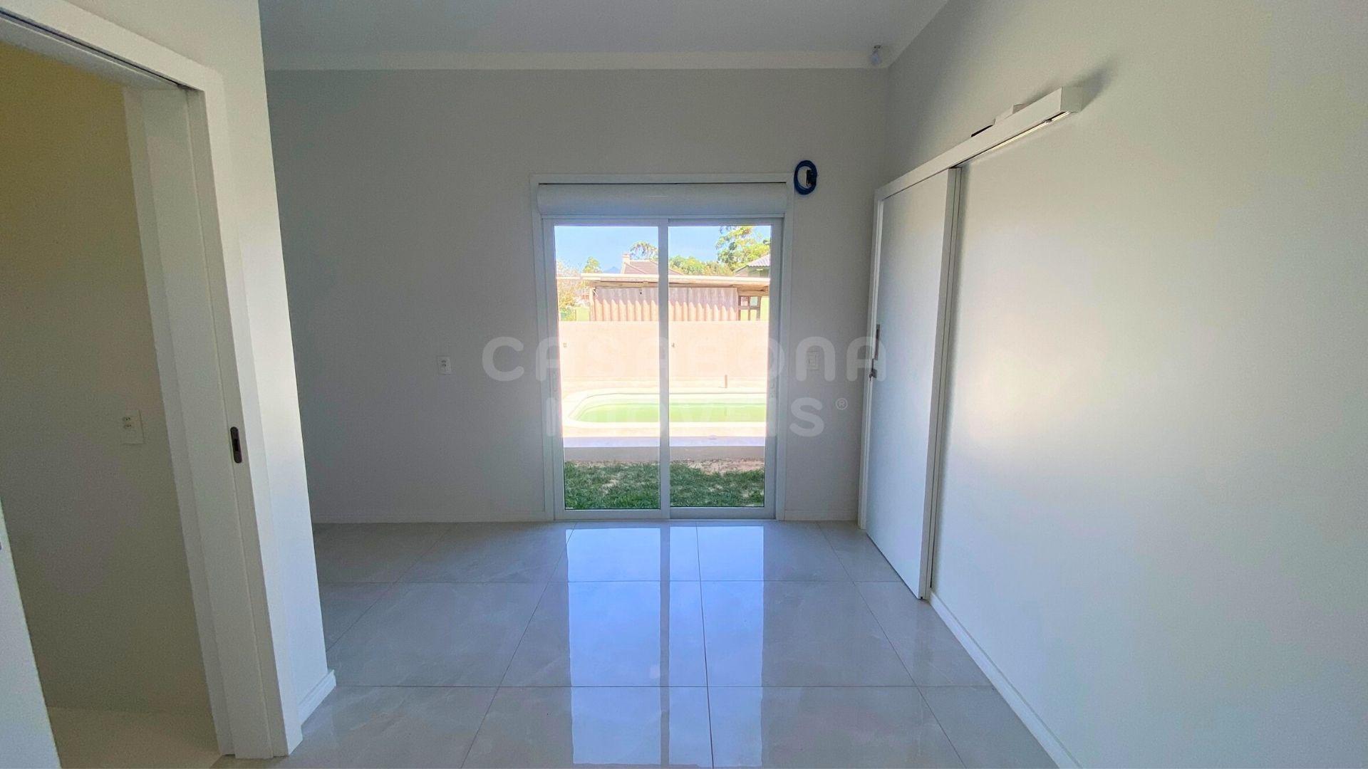 Sofisticação e Tecnologia em Cada Detalhe — Casa de Alto Padrão com Piscina em Arroio do Sal