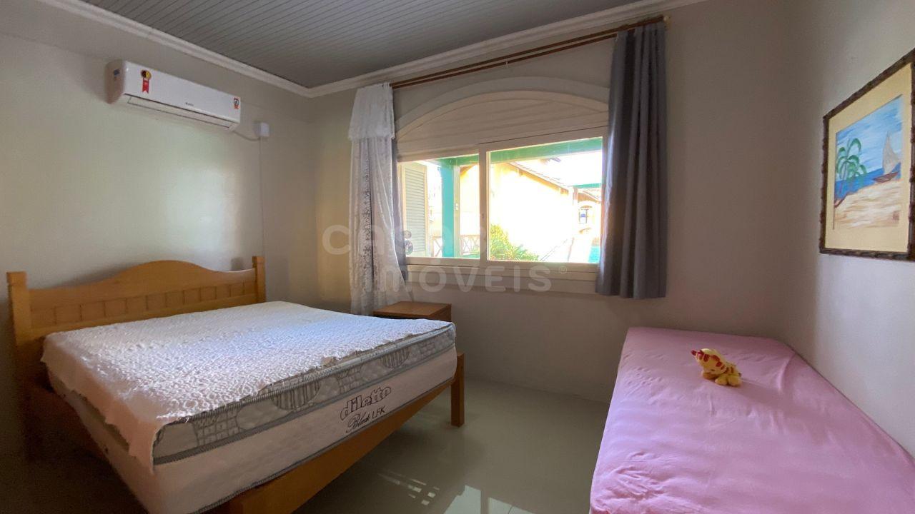 Casa à Venda em Torres - Bairro Paraíso: Conforto e Lazer a 500 Metros do Mar