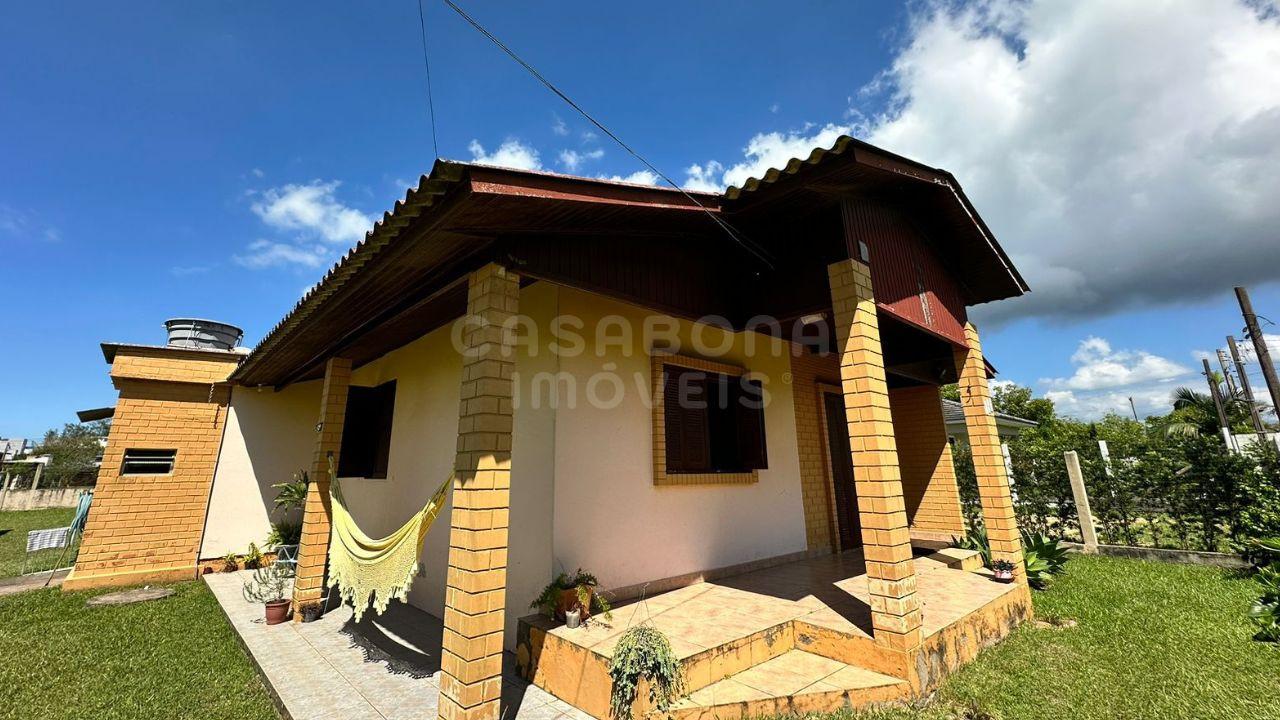 Ótima Oportunidade em Arroio do Sal: Duas Casas em Terreno Amplo